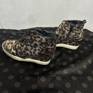 Southern Fried Chics Leopard Print Ankle Wedge Sneakers Size 8